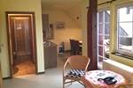 Wohnraum und Badezimmer des Reiterhof Appartement für 2 Personen im Reiterdorf Lüneburger Heide